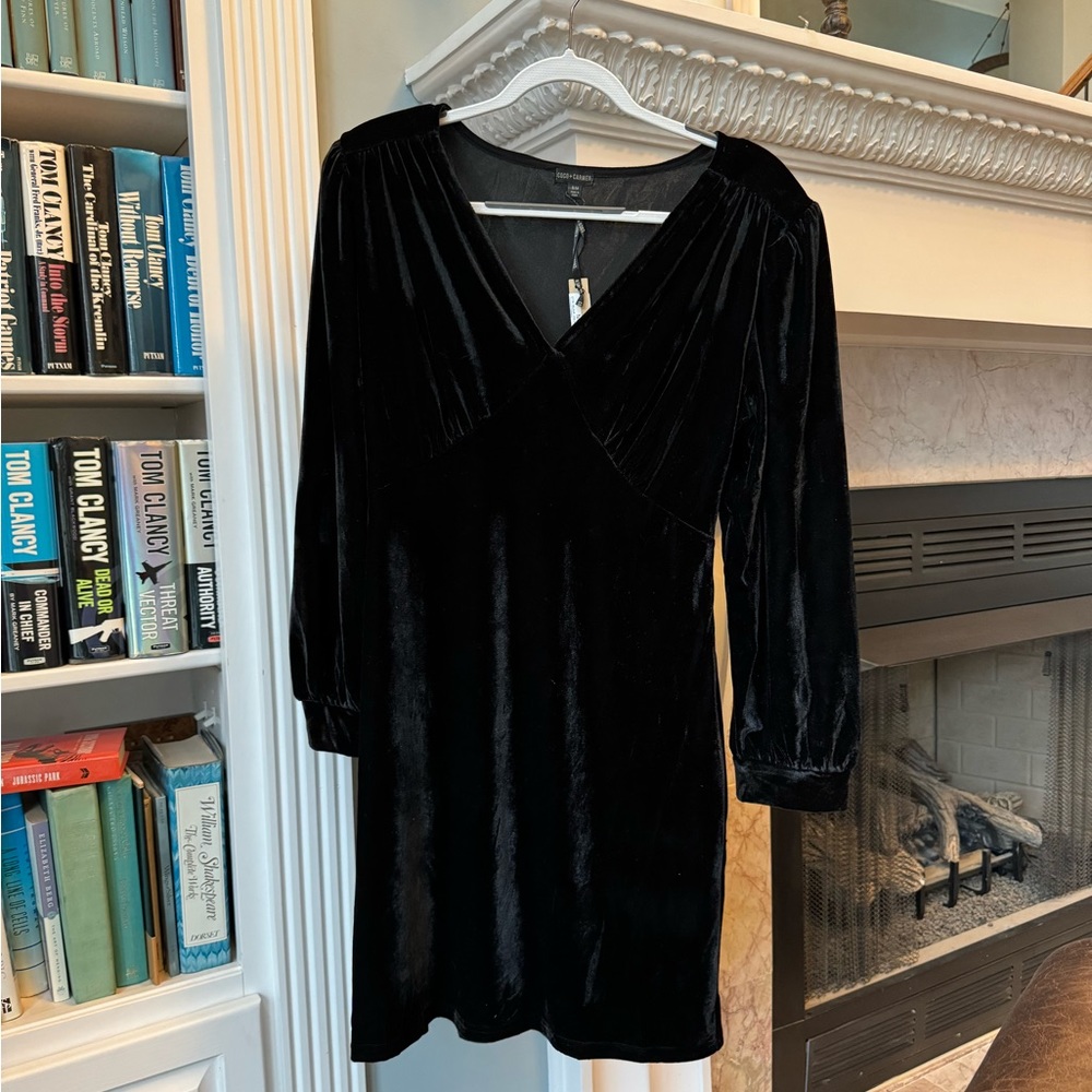 Coco + Carmen black velvet dress. Long sleeve. Size S/M. Stretchy.